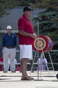 Keith Hobbs, Mayor of Thunder Bay, addressed the crowd.