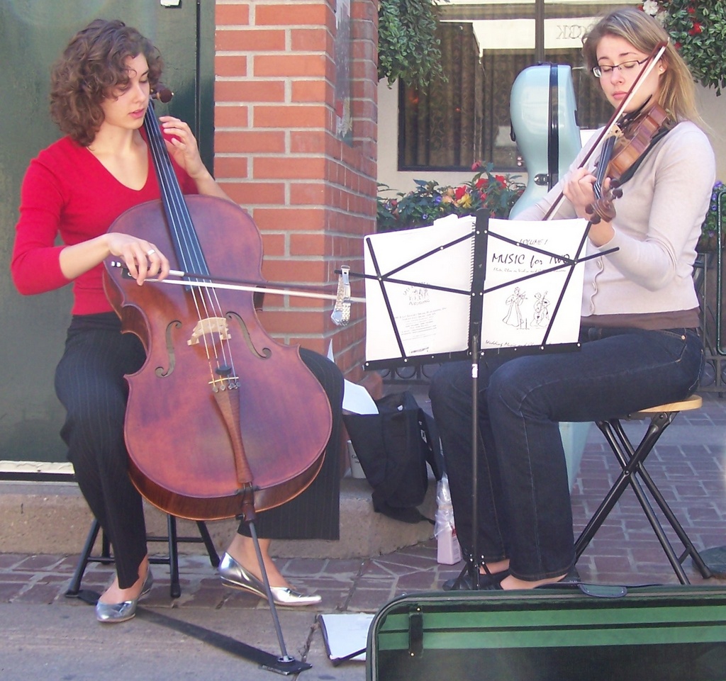 Cello and Violin on the Ave